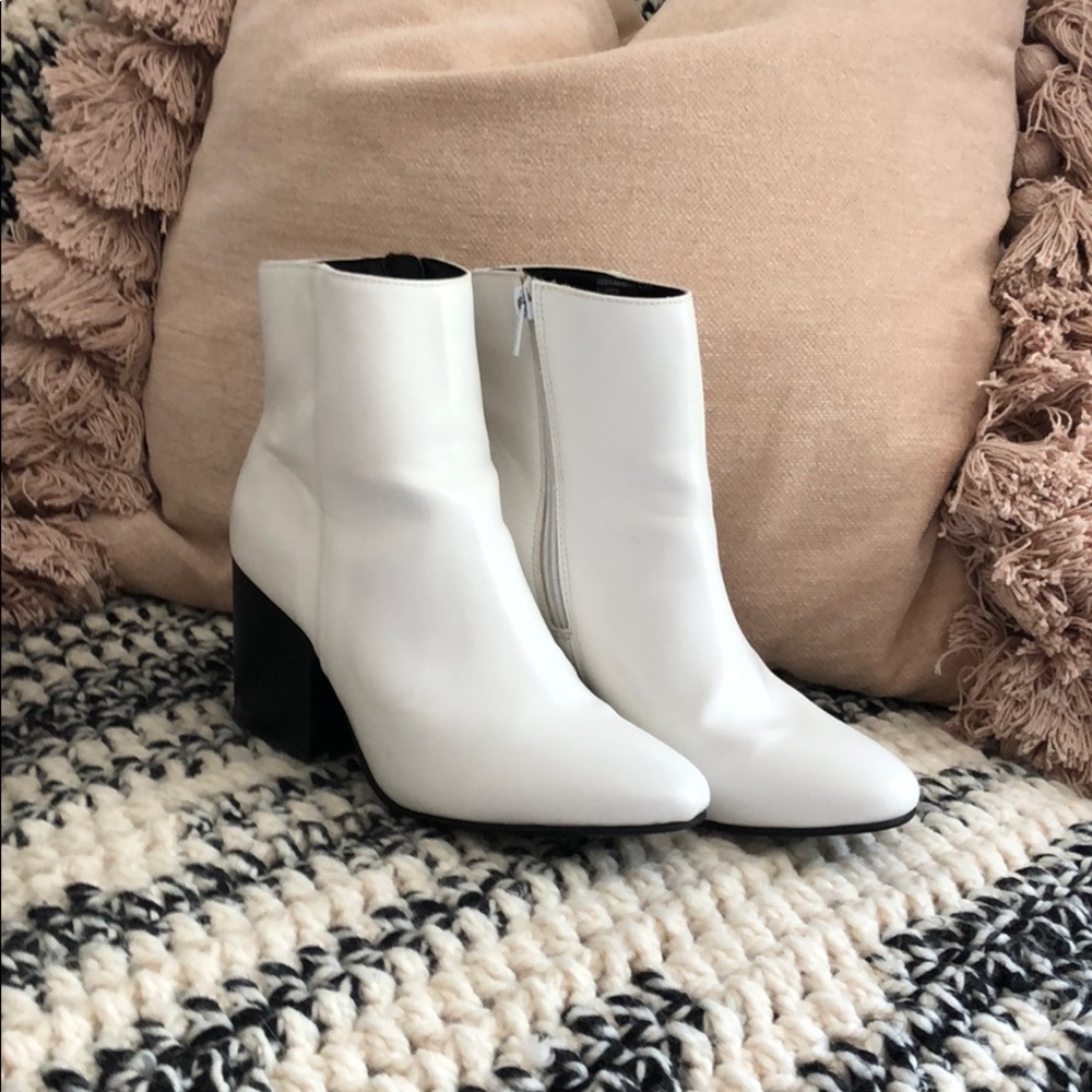 ✨ Steve Madden Booties in White ✨